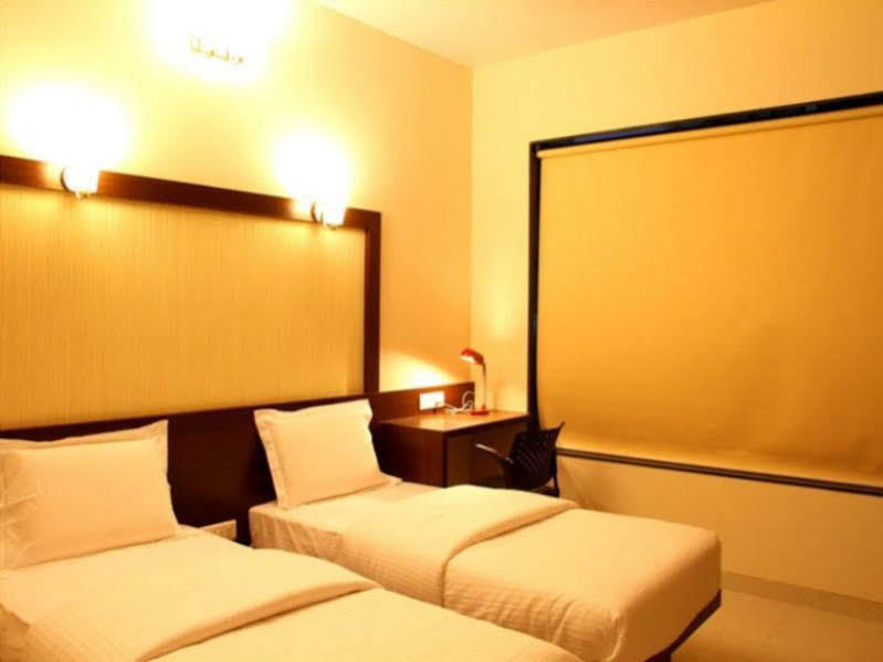 Hotel Eco Inn Viman Nagar Pune Exterior foto